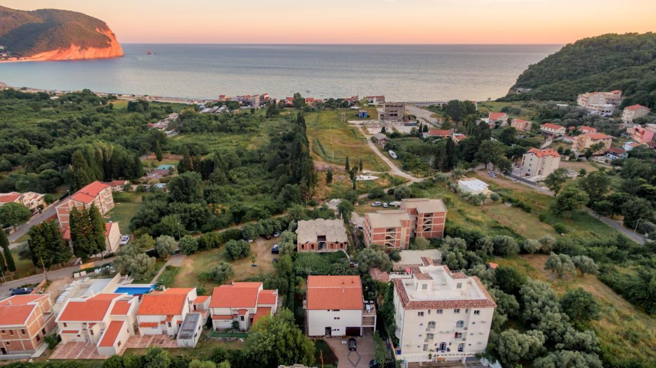 Apartments Viktorija Петровац Экстерьер фото