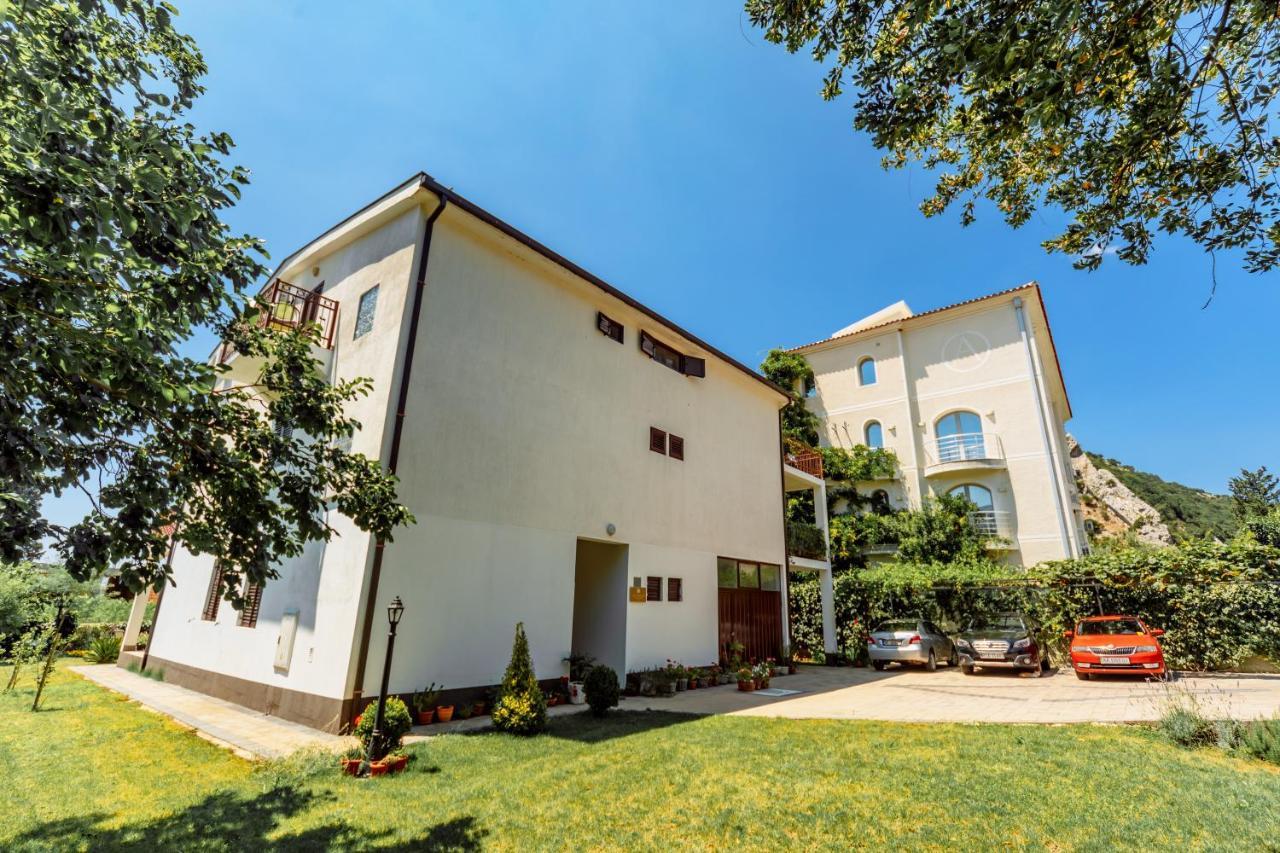 Apartments Viktorija Петровац Экстерьер фото
