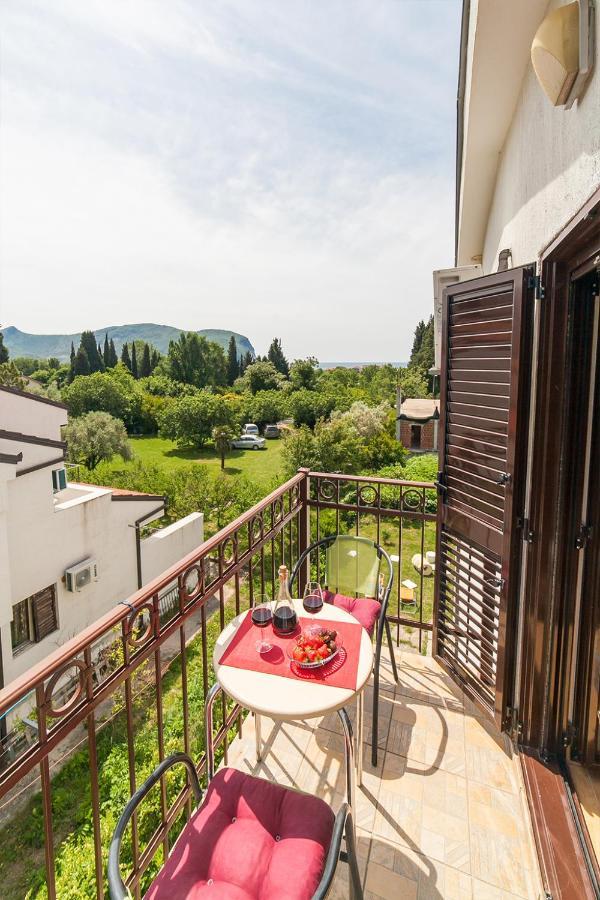 Apartments Viktorija Петровац Экстерьер фото