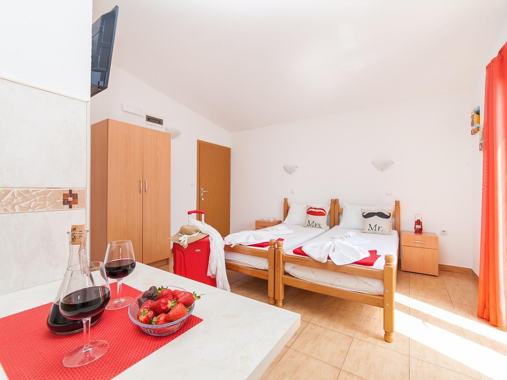 Apartments Viktorija Петровац Экстерьер фото
