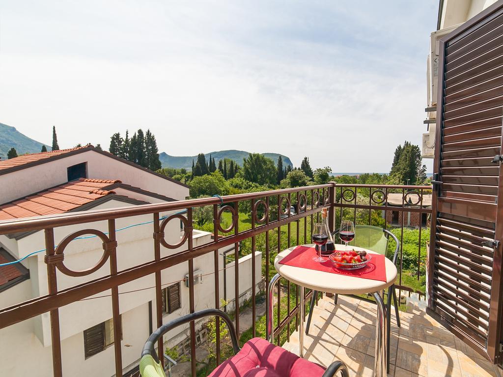 Apartments Viktorija Петровац Экстерьер фото