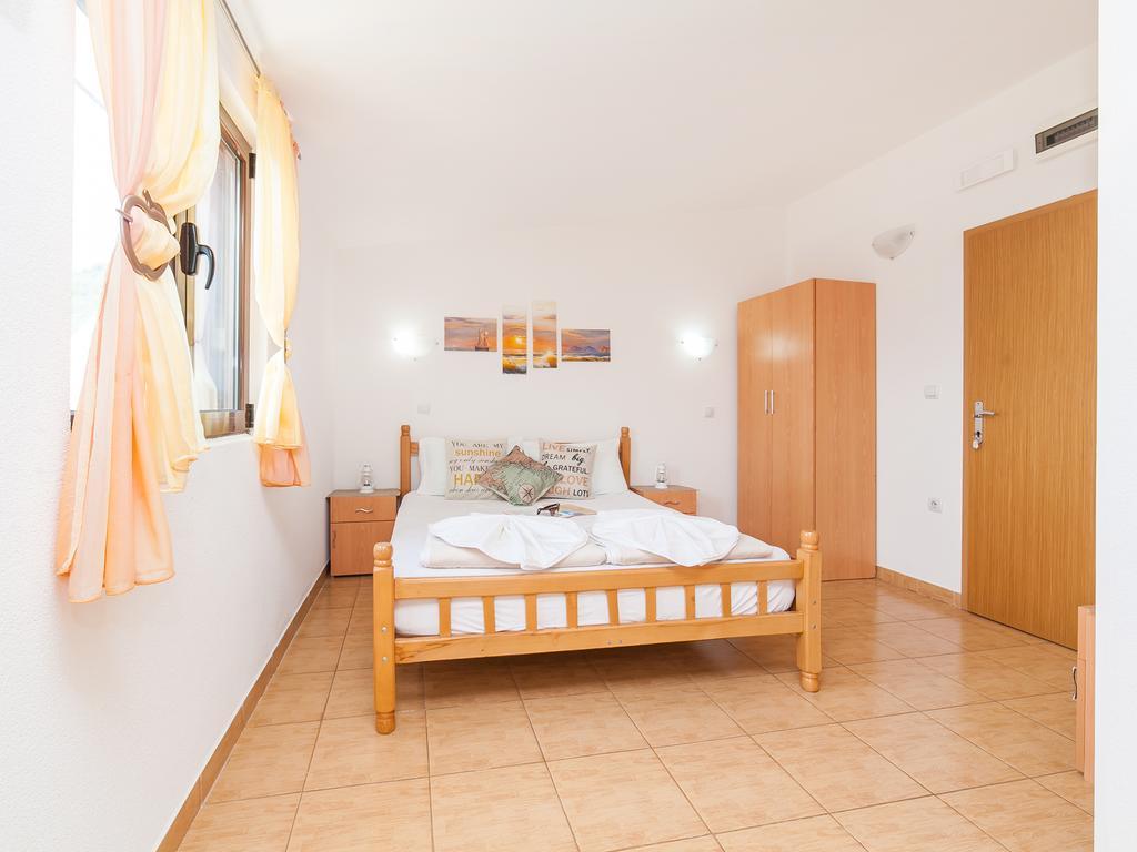 Apartments Viktorija Петровац Экстерьер фото